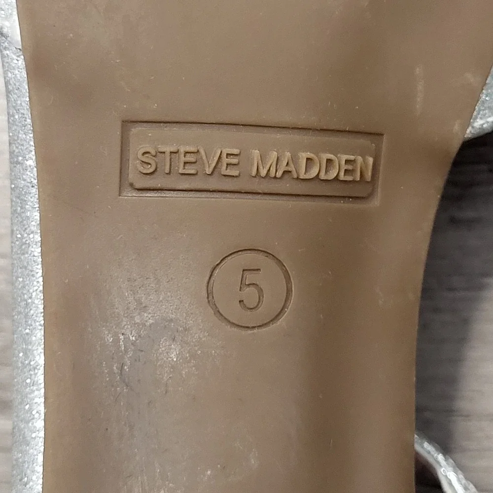 Steve Madden Girls Silver Glitter T-Strap Kitten Heel Dress Shoes Size 5 Big Kid